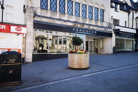 Retail property (high street) to rent, 2-4 Station Rd Colwyn Bay LL29 8BU