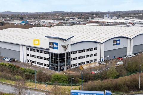 Distribution warehouse to rent, Black Country Rt Bilston WV14 7AU