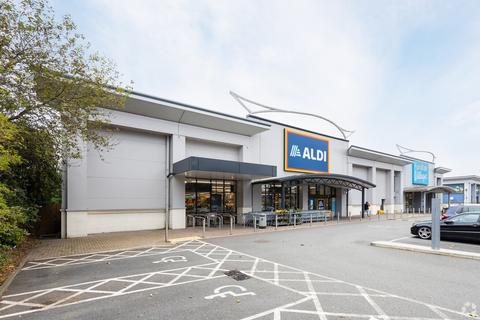 Retail property (high street) to rent, Sevenoaks Way Orpington BR5 3SG