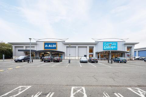 Retail property (high street) to rent, Sevenoaks Way Orpington BR5 3SG