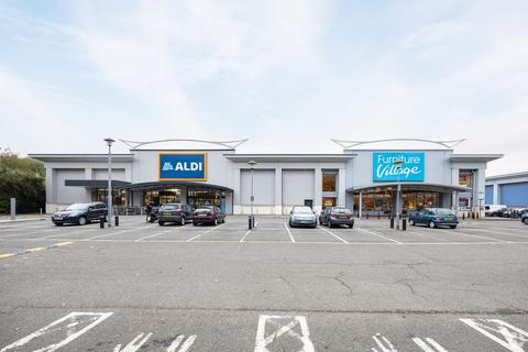 Retail property (high street) to rent, Sevenoaks Way Orpington BR5 3SG
