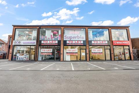 Distribution warehouse to rent, 147 Cheetham Hill Rd Manchester M8 8LY