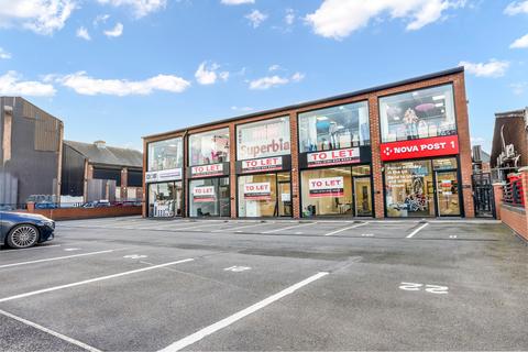 Distribution warehouse to rent, 147 Cheetham Hill Rd Manchester M8 8LY