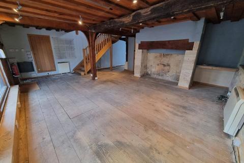Retail property (high street) to rent, 9 Church St Trowbridge BA14 8DW