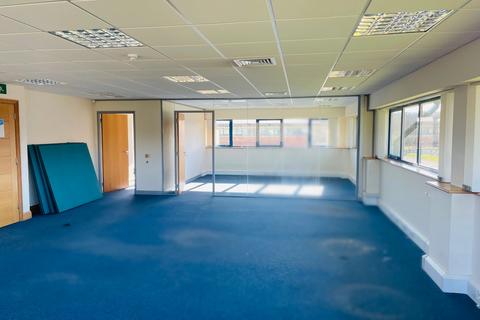 Office to rent, Station Rd Reading RG7 4GB