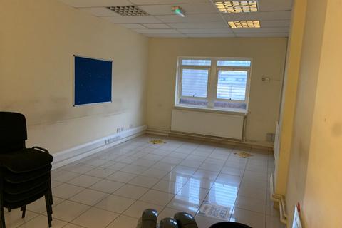 Warehouse to rent, Ullswater Cres Coulsdon CR5 2HR