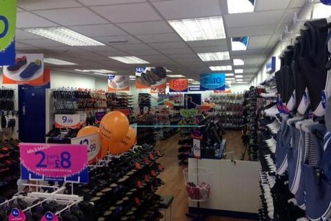 Retail property (high street) to rent, 8 Pebble Ln Wellingborough NN8 1AS