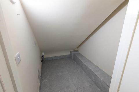 Retail property (high street) to rent, 122-122A Finchley Rd London NW3 5HT