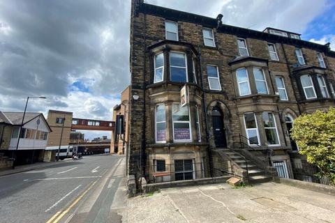 Pub to rent, 29 East Parade Harrogate HG1 5LQ