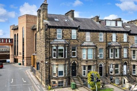 Pub to rent, 29 East Parade Harrogate HG1 5LQ