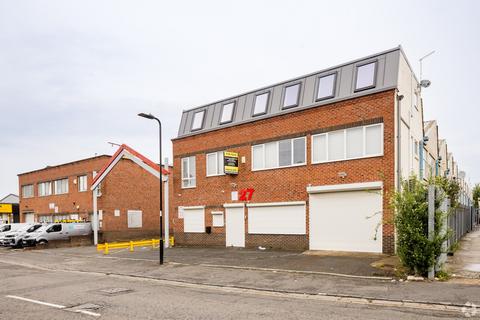Warehouse to rent, 21 Wadsworth Rd Greenford UB6 7LQ