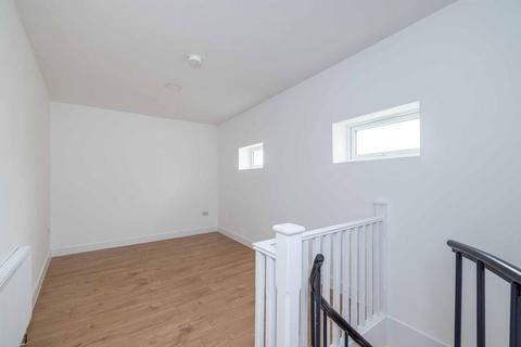 Office to rent, Graham Rd Harrow HA3 5RF