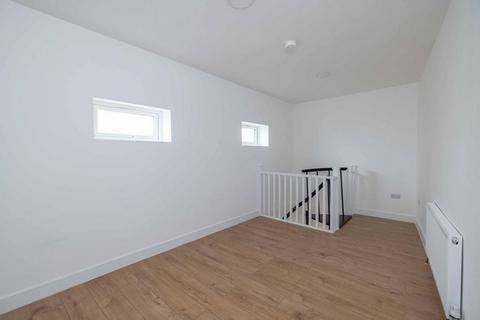 Office to rent, Graham Rd Harrow HA3 5RF