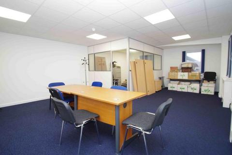 Warehouse to rent, Lester Way Wallingford OX10 9DG