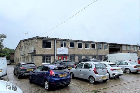 Warehouse to rent, Newtown Rd Henley On Thames RG9 1HG