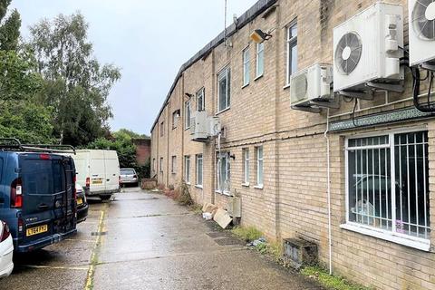 Warehouse to rent, Newtown Rd Henley On Thames RG9 1HG