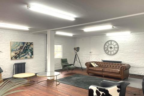 Industrial unit to rent, Greys Rd Henley On Thames RG9 1UF