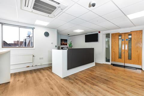 Office to rent, Cross Keys Chequer Salisbury SP1 1EL
