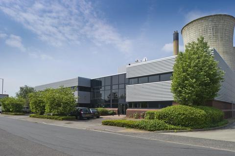 Warehouse to rent, 683-685 Stirling Rd Slough SL1 4ST