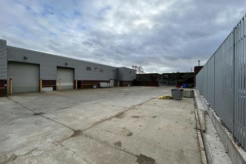 Warehouse to rent, 683-685 Stirling Rd Slough SL1 4ST