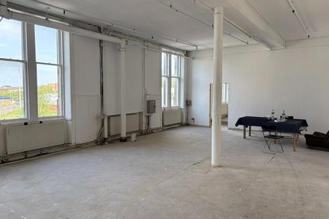 Office to rent, 2-14 Possil Rd Glasgow G4 9SY