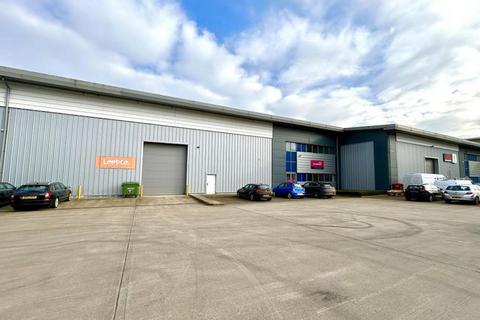 Warehouse to rent, Beaumont Rd Banbury OX16 1TF