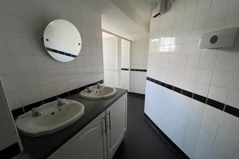 Office to rent, 9 Market Pl Pontefract WF8 1AG