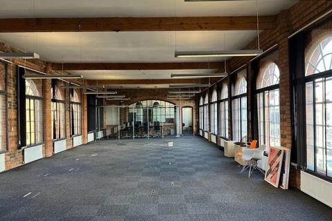 Distribution warehouse to rent, Warstone Ln Birmingham B18 6NG