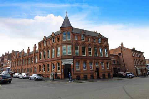 Distribution warehouse to rent, Warstone Ln Birmingham B18 6NG