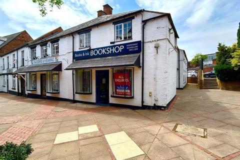 Retail property (high street) for sale, 4 White Lion Walk Banbury OX16 5UD