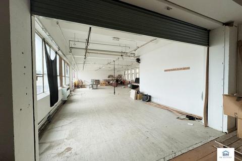 Distribution warehouse to rent, 16 Navigation St Leicester LE1 3UR