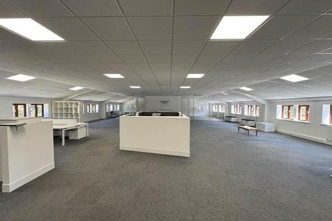 Office to rent, Cornbury Park Charlbury OX7 3EW