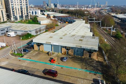 Distribution warehouse to rent, Victoria Rd London W3 6UU