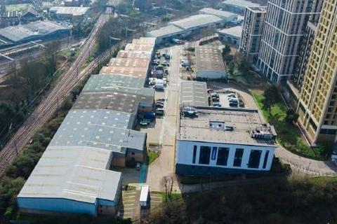 Distribution warehouse to rent, Victoria Rd London W3 6UU