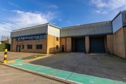 Distribution warehouse to rent, Victoria Rd London W3 6UU