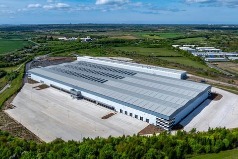 Distribution warehouse to rent, 549 Lovels Way Widnes WA8 8WQ