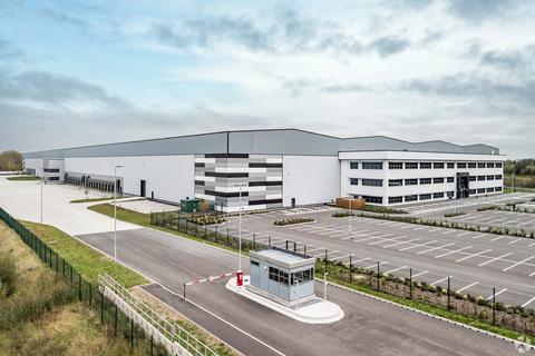 Distribution warehouse to rent, 549 Lovels Way Widnes WA8 8WQ