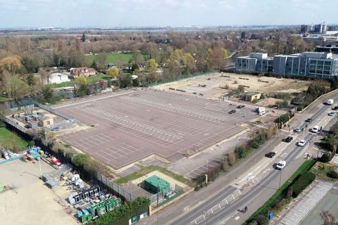 Warehouse to rent, The Causeway Staines TW18 3AX