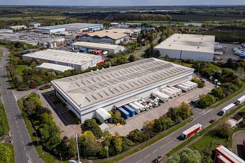 Distribution warehouse to rent, Siskin Pky Coventry CV3 4FJ