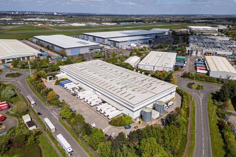Distribution warehouse to rent, Siskin Pky Coventry CV3 4FJ