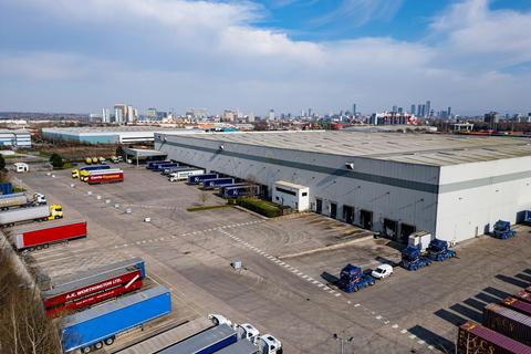 Distribution warehouse to rent, Fraser Pl Manchester M17 1ED