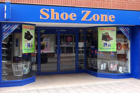 Retail property (high street) to rent, 32-34 Chapel St Exmouth EX8 1HW