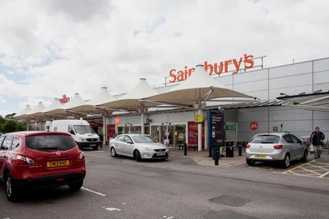 Shop to rent, Colchester Av Cardiff CF23 9XN
