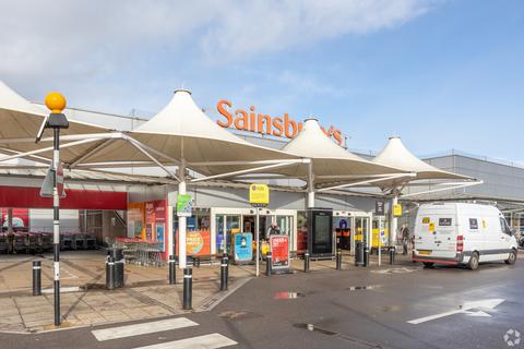 Shop to rent, Colchester Av Cardiff CF23 9XN