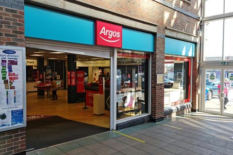 Retail property (high street) to rent, Carlton Ln Castleford WF10 1AD