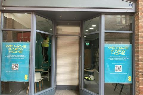 Retail property (high street) to rent, Carlton Ln Castleford WF10 1AD