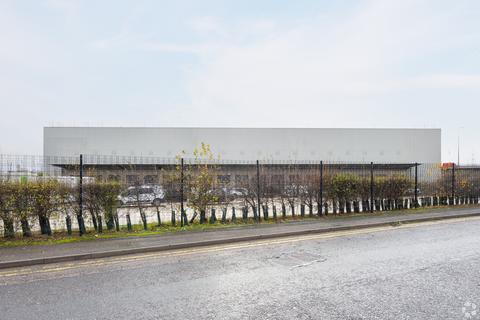 Warehouse to rent, Chequers Ln Dagenham RM9 6SA