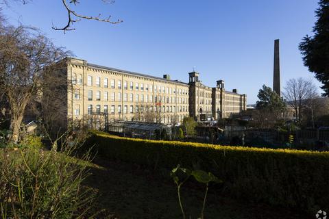 Mixed use to rent, Station Appr Shipley BD18 3LA