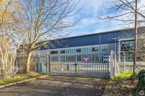 Distribution warehouse to rent, Lea Rd Waltham Abbey EN9 1AS