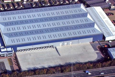 Distribution warehouse to rent, Lea Rd Waltham Abbey EN9 1AS